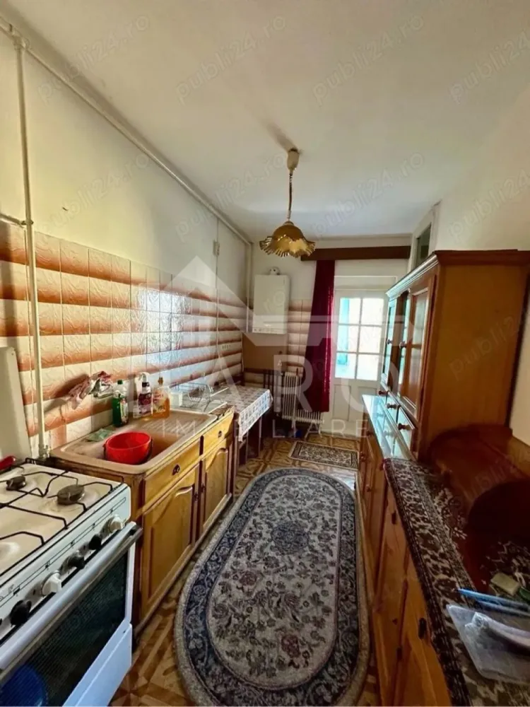 Vand apartament 3 camere, etaj 3
