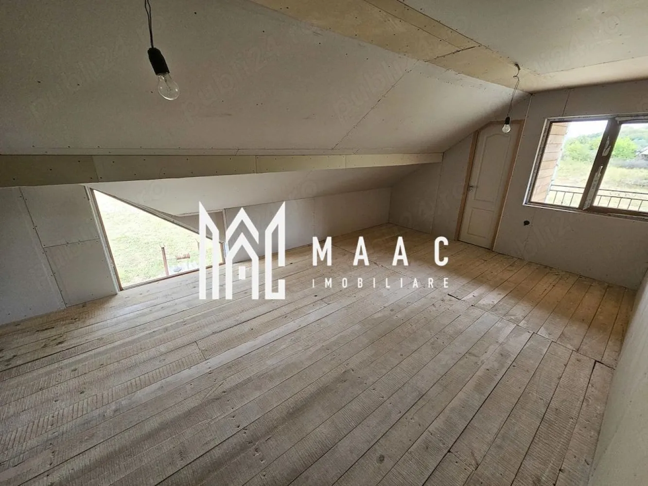 Casa si teren | Baile Govora|145.000euro - MAAC Imobiliare vă propune spre vânzare o casă cu teren generos, situată în Băile Govora, pe strada Tudor Vladimirescu, o zonă potrivită pentru locuire permanentă, casă de vacanță sau investiție imobiliară. Proprietatea include o casă cu suprafața de aproximativ 150 mp, compartimentată funcțional și adaptată nevoilor unei familii care își dorește spațiu interior bine organizat. Locuința are în componență: -4 dormitoare -2 băi -living -bucătărie -cameră tehnică Casa este dotată cu ferestre și uși termopan Veka, iar utilitățile disponibile oferă confortul necesar pentru utilizare imediată. Proprietatea beneficiază de racordare la gaze, curent și apă. Terenul aferent are o suprafață de aproximativ 3850 mp, oferind multiple posibilități de amenajare, grădinărit sau exploatare în scop rezidențial. În spatele casei se află o livadă de pomi fructiferi și o fântână, elemente care adaugă valoare proprietății și creează un cadru natural plăcut. Pentru a programa o vizionare, vă rugăm să menționați la telefon numărul CP3060689. }}