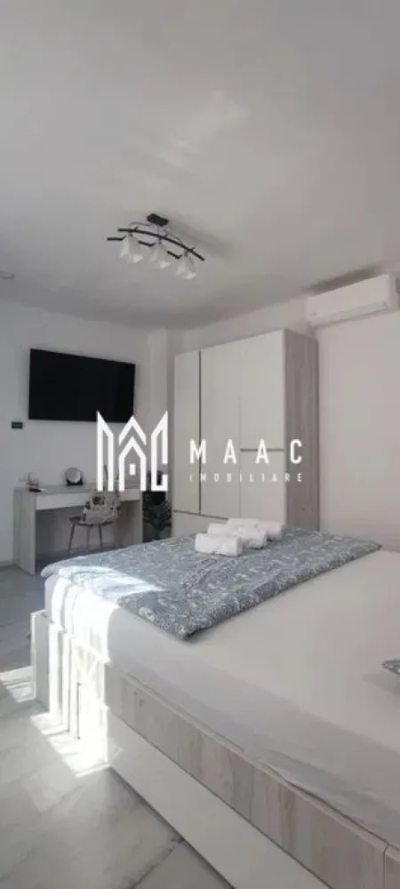 Casa 1 camera | Gradina 120 MP | Renovata | Lazaret - MAAC Imobiliare vă prezintă spre vânzare o casă cochetă cu 1 camera situată în cartierul Lazaret. Caracteristici: Suprafață utilă: 30 mp An construcție: 1980 Renovată complet în anul 2022 Curte comună cu încă 2 vecini Grădină proprie generoasă de 120 mp. Compartimentare: Cameră luminoasă Bucătărie separată Baie dotată cu cabină de duș Pod, ideal pentru depozitare impartit pe jumatate. Dotări și finisaje: Centrală termică proprie cu calorifere Avantaje: Grădină proprie de 120 mp Acces facil către magazine, mijloace de transport și alte puncte de interes Ideală pentru locuință proprie sau investiție. Pentru mai multe detalii precizati telefonic ca ati vazut anuntul cu ID: CP3060508