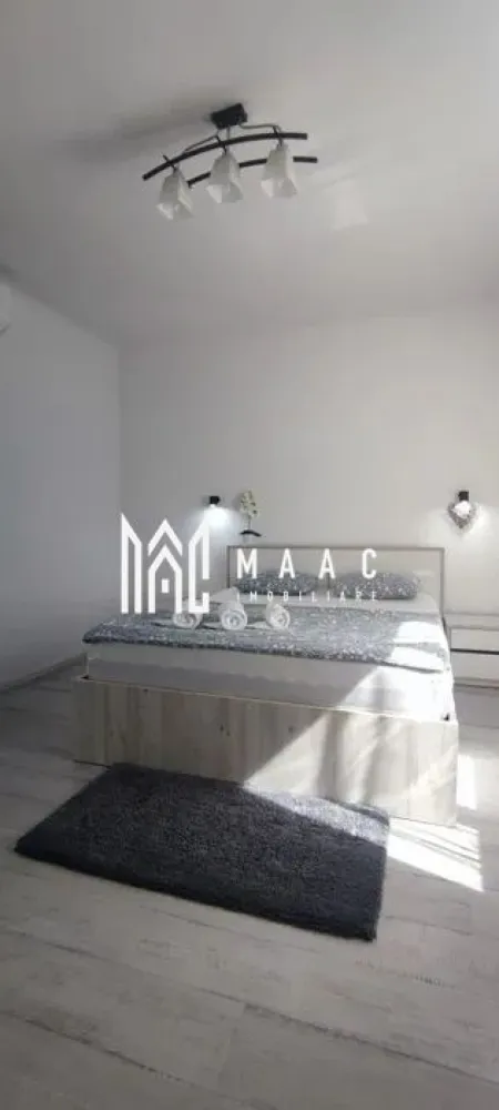 Casa 1 camera | Gradina 120 MP | Renovata | Lazaret - MAAC Imobiliare vă prezintă spre vânzare o casă cochetă cu 1 camera situată în cartierul Lazaret. Caracteristici: Suprafață utilă: 30 mp An construcție: 1980 Renovată complet în anul 2022 Curte comună cu încă 2 vecini Grădină proprie generoasă de 120 mp. Compartimentare: Cameră luminoasă Bucătărie separată Baie dotată cu cabină de duș Pod, ideal pentru depozitare impartit pe jumatate. Dotări și finisaje: Centrală termică proprie cu calorifere Avantaje: Grădină proprie de 120 mp Acces facil către magazine, mijloace de transport și alte puncte de interes Ideală pentru locuință proprie sau investiție. Pentru mai multe detalii precizati telefonic ca ati vazut anuntul cu ID: CP3060508