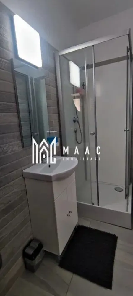 Casa 1 camera | Gradina 120 MP | Renovata | Lazaret - MAAC Imobiliare vă prezintă spre vânzare o casă cochetă cu 1 camera situată în cartierul Lazaret. Caracteristici: Suprafață utilă: 30 mp An construcție: 1980 Renovată complet în anul 2022 Curte comună cu încă 2 vecini Grădină proprie generoasă de 120 mp. Compartimentare: Cameră luminoasă Bucătărie separată Baie dotată cu cabină de duș Pod, ideal pentru depozitare impartit pe jumatate. Dotări și finisaje: Centrală termică proprie cu calorifere Avantaje: Grădină proprie de 120 mp Acces facil către magazine, mijloace de transport și alte puncte de interes Ideală pentru locuință proprie sau investiție. Pentru mai multe detalii precizati telefonic ca ati vazut anuntul cu ID: CP3060508