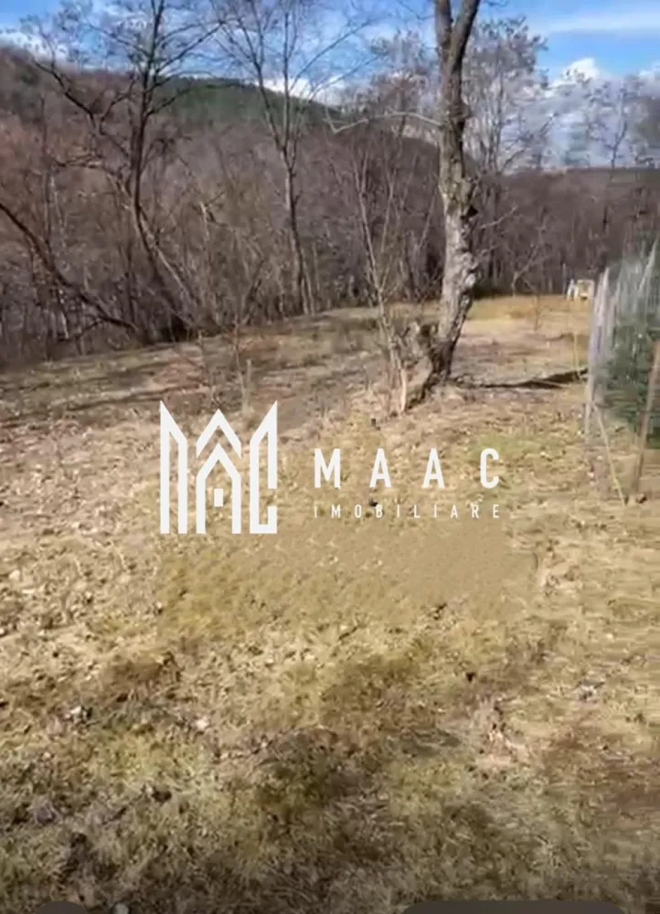 Teren | Intravilan | 1148 MP | Marginimea Sibiului - MAAC Imobiliare vă prezintă spre vânzare teren intravilan – grădină la pădure | Mărginimea Sibiului Tip proprietate: Teren intravilan – grădină Suprafață: 1.148 mp Deschidere: 24 ml Localizare: Localitatea Fântânele, zona Mărginimea Sibiului Caracteristici tehnice: Teren intravilan, categorie de folosință grădină Amplasat la marginea pădurii, într-un cadru natural deosebit Mărginit de pârâu de munte Acces prin drum forestier, aproximativ 800 m Rețea electrică la cca. 20 m Teren parcelat Avantaje: Zonă liniștită, cu aer curat și peisaj specific Mărginimii Sibiului Intimitate și contact direct cu natura Ideal pentru casă de vacanță, cabană, grădină de relaxare sau investiție Potențial turistic ridicat O proprietate ideală pentru cei care caută liniște, natură și un cadru autentic, la distanță rezonabilă de Sibiu. Pentru mai multe detalii și programarea unei vizionări, vă invităm să contactați Maac Imobiliare, specificând ID: CP3053828