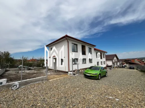 Casă Tip Duplex | 4 Camere | 2 Balcoane | Terasă | Șura Mică