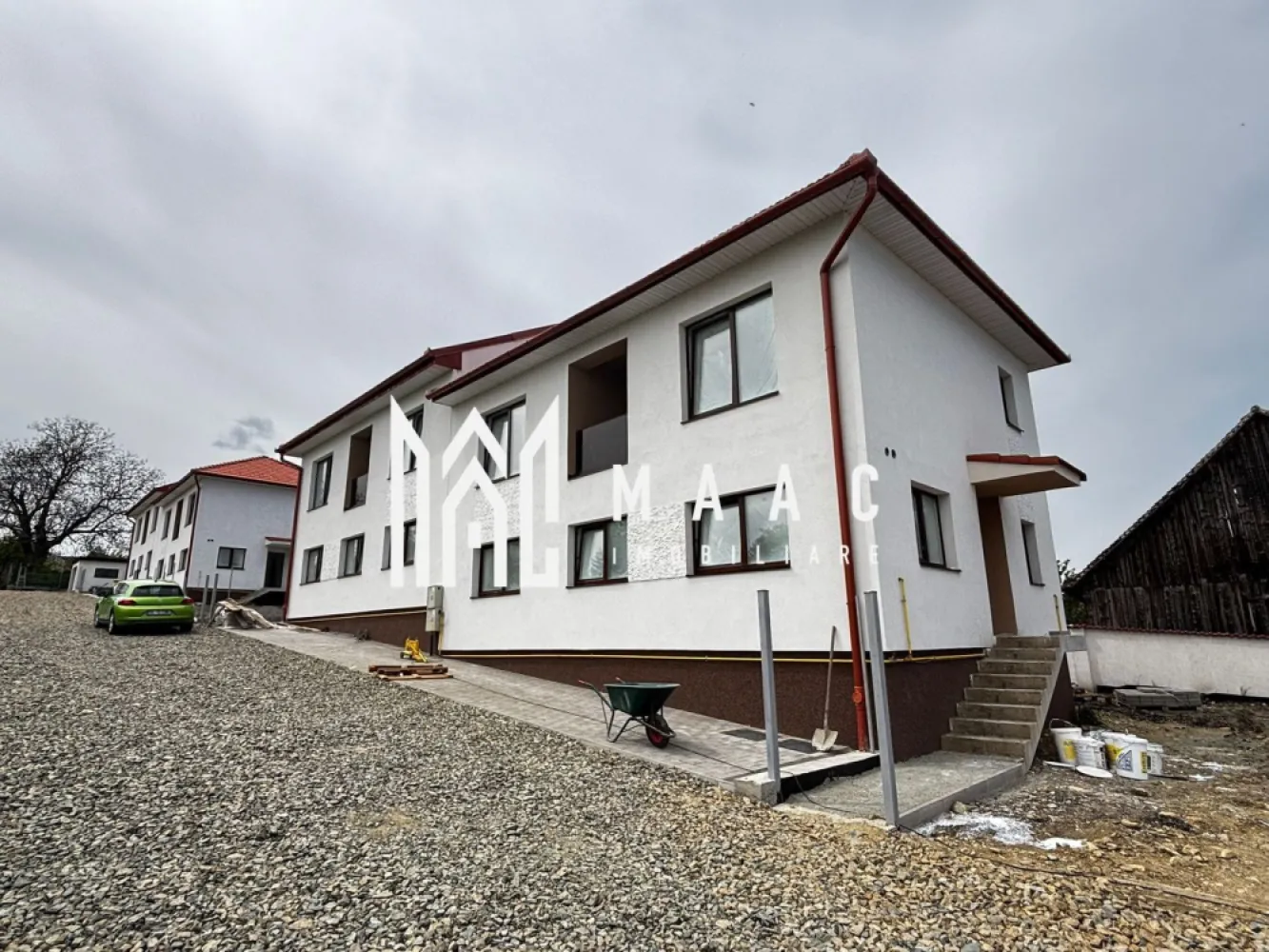 Casă Tip Duplex | 4 Camere | 2 Balcoane | Terasă | Șura Mică