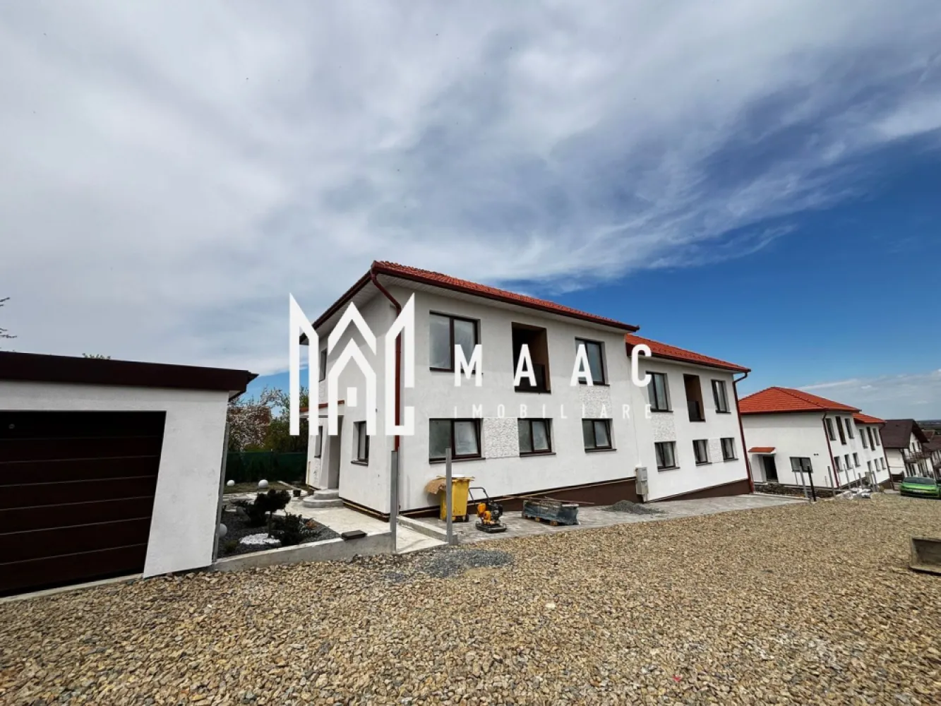 Casă Tip Duplex | 4 Camere | 2 Balcoane | Terasă | Șura Mică