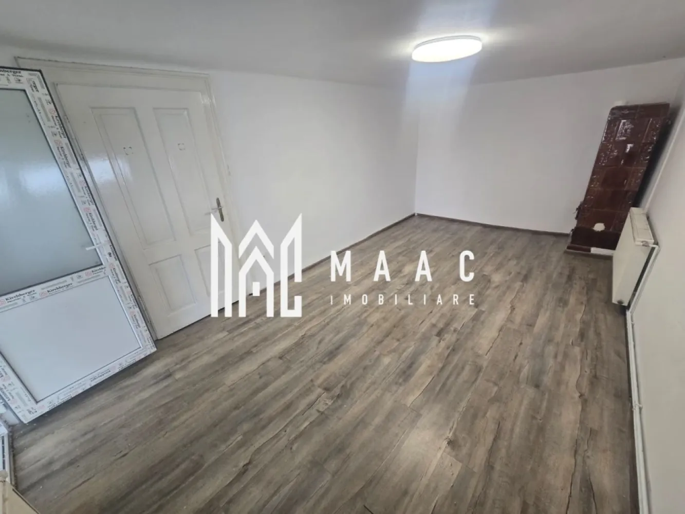Apartament la casa cu 3 camere si curte Strada Bucegi