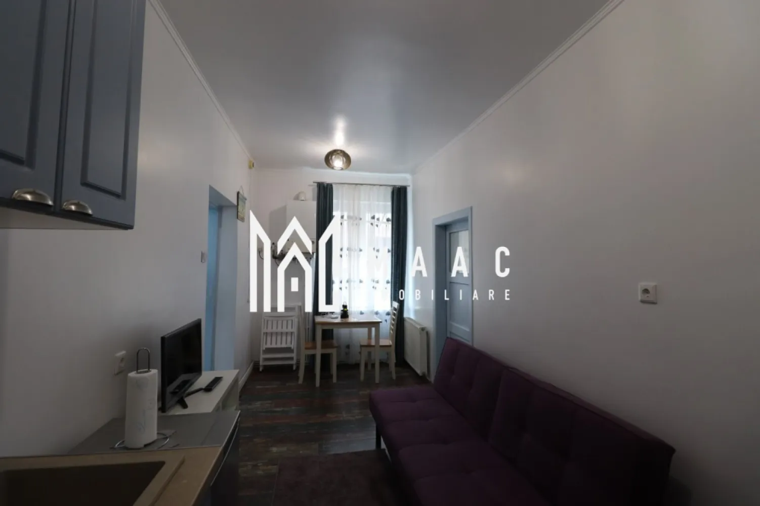 Apartament 2 camere | Etaj 1 | 46 MPU | Ultracentral - MAAC Imobiliare vă propune spre închiriere un apartament cu 2 camere, situat în zona Ultracentral, complet mobilat. Apartamentul este compartimentat practic și dispune de: dormitor living bucătărie open-space baie hol Locuința este amplasată într-o zonă liniștită, cu acces facil către punctele de interes din centrul orașului, precum și către mijloace de transport, magazine și servicii. Pentru mai multe detalii, precizati telefonic ca ati vazut anuntul cu ID: CP3055786 }}