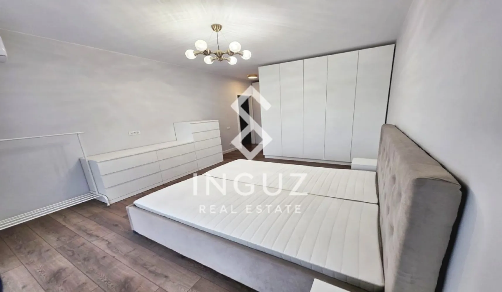 Apartament 3 camere de închiriat – Cortina North | Parcare inclusă | P