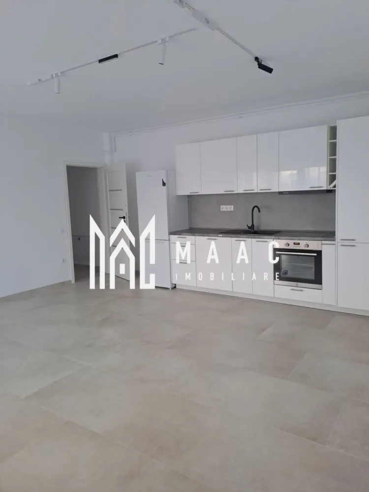 Spațiu birouri | 3 camere | 66MPU | Doamna Stanca - MAAC Imobiliare vă propune spre închiriere un spațiu de birouri modern, situat în zona Doamna Stanca, într-un imobil nou, ideal pentru desfășurarea activităților profesionale.

Proprietatea este amplasată la parterul unui bloc cu 3 etaje, beneficiind de acces facil și vizibilitate bună, fiind potrivită pentru birouri, agenții sau firme de servicii.

Detalii generale:
* suprafață utilă: 66 mp
* poziționare: parter / imobil nou 3 etaje

Compartimentare:
* hol de acces
* 3 camere luminoase
 * una dintre camere dispune de bucătărie mobilată și utilată
* 3 balcoane (cu acces din fiecare cameră)
* baie

Dotări și avantaje:
* finisat la cheie
* încălzire în pardoseală
* spațiu luminos și bine compartimentat
* posibilitate de personalizare în funcție de activitate
* loc de parcare inclus
* acces facil, drumuri amenajate și iluminat stradal

Condiții:
* se percepe garanție în cuantumul unei chirii lunare

Pentru mai multe detalii sau pentru programarea unei vizionări, vă rugăm să ne contactați și să menționați codul ID : CP3047112