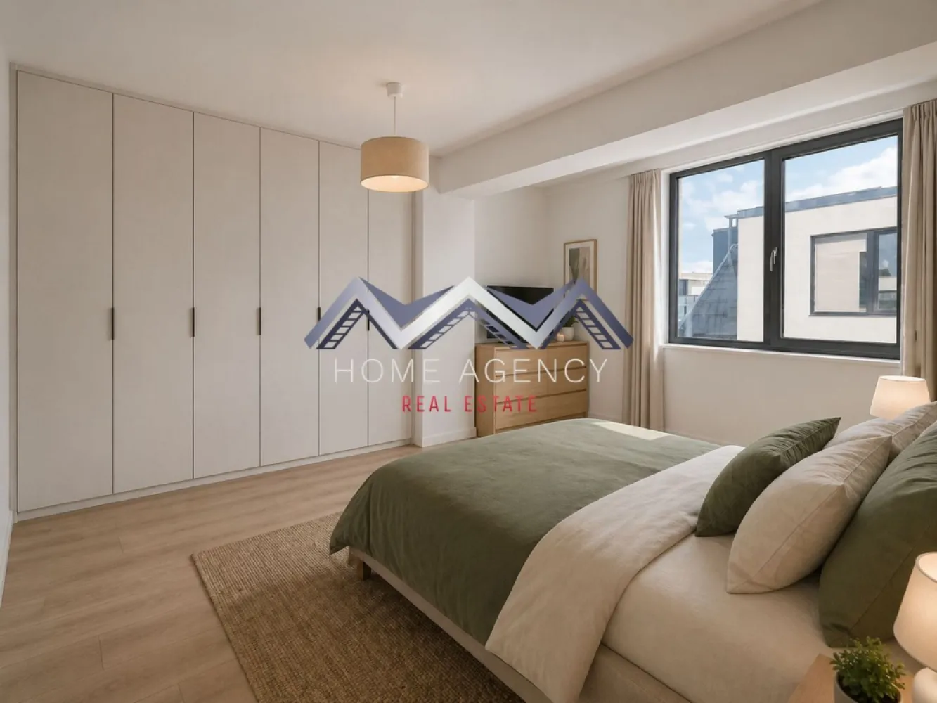 Apartament 3 camere Otopeni central | bloc nou, parcare, comision 0 - Vă propunem, spre vânzare, un apartament de 3 camere modern, situat într-un bloc nou D+P+3mansardat, aflat în zona centrală a orașului Otopeni. Este alegerea ideală atât pentru o locuință confortabilă și bine organizată, cât și pentru o investiție sigură și profitabilă, fie pentru închiriere pe termen lung, fie în regim hotelier prin platforme precum Airbnb sau Booking. Preț final: 155.000 euro (TVA inclus) negociabil | 1 loc de parcare subteran inclus | comision 0 Compartimentarea a fost gândită astfel încât să ofere funcționalitate și confort. Livingul este integrat cu o bucătărie retrasă, pe o suprafață utilă de 33,56 mp, cu deschidere spre balcon. Cele două dormitoare sunt spațioase și primitoare, unul dintre ele beneficiază de acces direct către o terasă privată de 7,71 mp. Apartamentul dispune de o baie modernă, dotată cu duș walk-in și fereastră, precum și de un WC de serviciu separat, ceea ce sporește gradul de confort. Confortul termic este asigurat de centrala proprie și încălzirea prin pardoseală, o soluție modernă care oferă o temperatură uniformă în toate camerele și contribuie la reducerea costurilor de întreținere. Apartamentul este racordat la toate utilitățile publice – apă, gaze, electricitate și canalizare – și dispune de un loc de parcare inclus în preț, pentru un plus de confort și siguranță. Un alt avantaj important îl reprezintă poziționarea excelentă. Apartamentul se află la doar 10 minute de mers pe jos până la piață și magazine, iar școala este accesibilă la cel mult 15 minute pe jos (4 minute cu mașina). Totodată, în imediata apropiere există restaurante, supermarketuri, farmacii, bănci, transport public. Accesul către DN1, Centura Capitalei și Aeroportul Henri Coandă este rapid și facil, iar în perspectivă, zona va fi deservită și de viitoarea stație de metrou. Prețul afișat nu include TVA. Randările reprezintă sugestii de amenajare. Programează acum o vizionare!