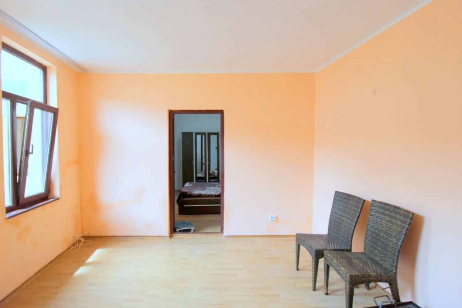 De vanzare casa cu 3 camere, zona Port, 65.000 euro