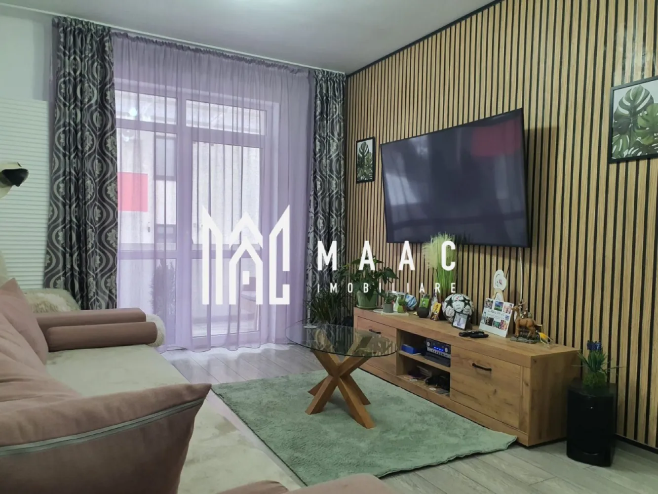 Apartament modern 2 camere| 51mp | 2 balcoane | 2 locuri parcare subterane+Boxa - MAAC Imobiliare vă propune spre vânzare un apartament modern, cu 2 camere decomandate, complet mobilat și utilat, ideal pentru locuit sau investiție.

 Detalii apartament
Suprafață utilă: 51mp
Compartimentare: decomandată
2 balcoane generoase
2 locuri de parcare în parcare subterană închisă
Apartament mobilat și utilat complet

 Compartimentare
Dormitor
Living luminos
Bucătărie închisă
Hol
Baie dotată cu cadă și duș

 Dotări & finisaje
Mobilier modern
Electrocasnice complete
Finisaje de calitate
Spații bine organizate

 Avantaje
Compartimentare eficientă
Spațiu exterior generos (2 balcoane)
2 locuri de parcare subterane, sigure și ușor accesibile
Boxa generoasa
Ideal pentru locuit imediat sau pentru închiriere
Zona Turnișor - Neppendorf

📞 Contactează-ne pentru mai multe detalii sau pentru a programa o vizionare, menționează CP2878910!
