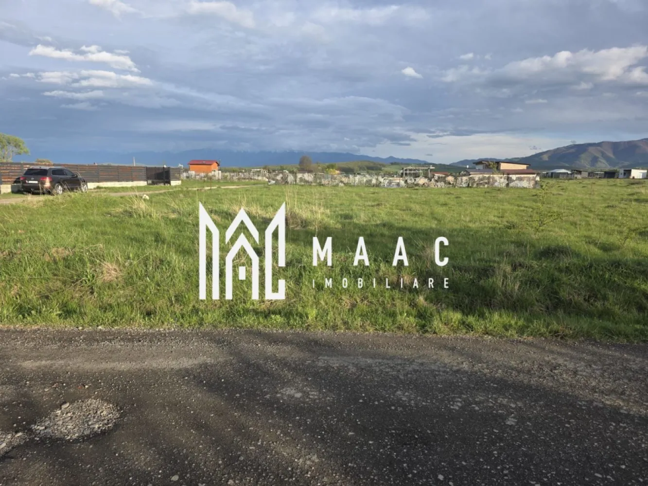 Teren Intravilan | 405 MPU | Cisnădioara - MAAC Imobiliare vă propune spre vânzare un teren intravilan cu suprafața de 405 mp, încadrat ca teren agricol, situat într-o zonă accesibilă, cu disponibilitate imediată.

Proprietatea beneficiază de acces la utilități esențiale precum apă, canalizare, curent și gaz, fiind o oportunitate potrivită atât pentru investiție, cât și pentru dezvoltare ulterioară. Terenul este poziționat într-o zonă cu infrastructură în dezvoltare, având acces la drum și mijloace de transport în comun.

Printre avantajele principale se numără accesul facil, posibilitatea de parcelare și amplasarea într-o zonă intravilană, ceea ce oferă flexibilitate în utilizare.

Pentru mai multe informații sau pentru programarea unei vizionări, vă rugăm să ne contactați și să menționați codul ID: CP3044064