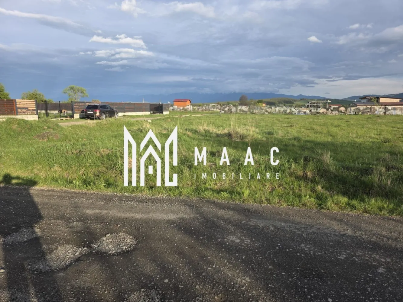Teren Intravilan | 405 MPU | Cisnădioara - MAAC Imobiliare vă propune spre vânzare un teren intravilan cu suprafața de 405 mp, încadrat ca teren agricol, situat într-o zonă accesibilă, cu disponibilitate imediată.

Proprietatea beneficiază de acces la utilități esențiale precum apă, canalizare, curent și gaz, fiind o oportunitate potrivită atât pentru investiție, cât și pentru dezvoltare ulterioară. Terenul este poziționat într-o zonă cu infrastructură în dezvoltare, având acces la drum și mijloace de transport în comun.

Printre avantajele principale se numără accesul facil, posibilitatea de parcelare și amplasarea într-o zonă intravilană, ceea ce oferă flexibilitate în utilizare.

Pentru mai multe informații sau pentru programarea unei vizionări, vă rugăm să ne contactați și să menționați codul ID: CP3044064