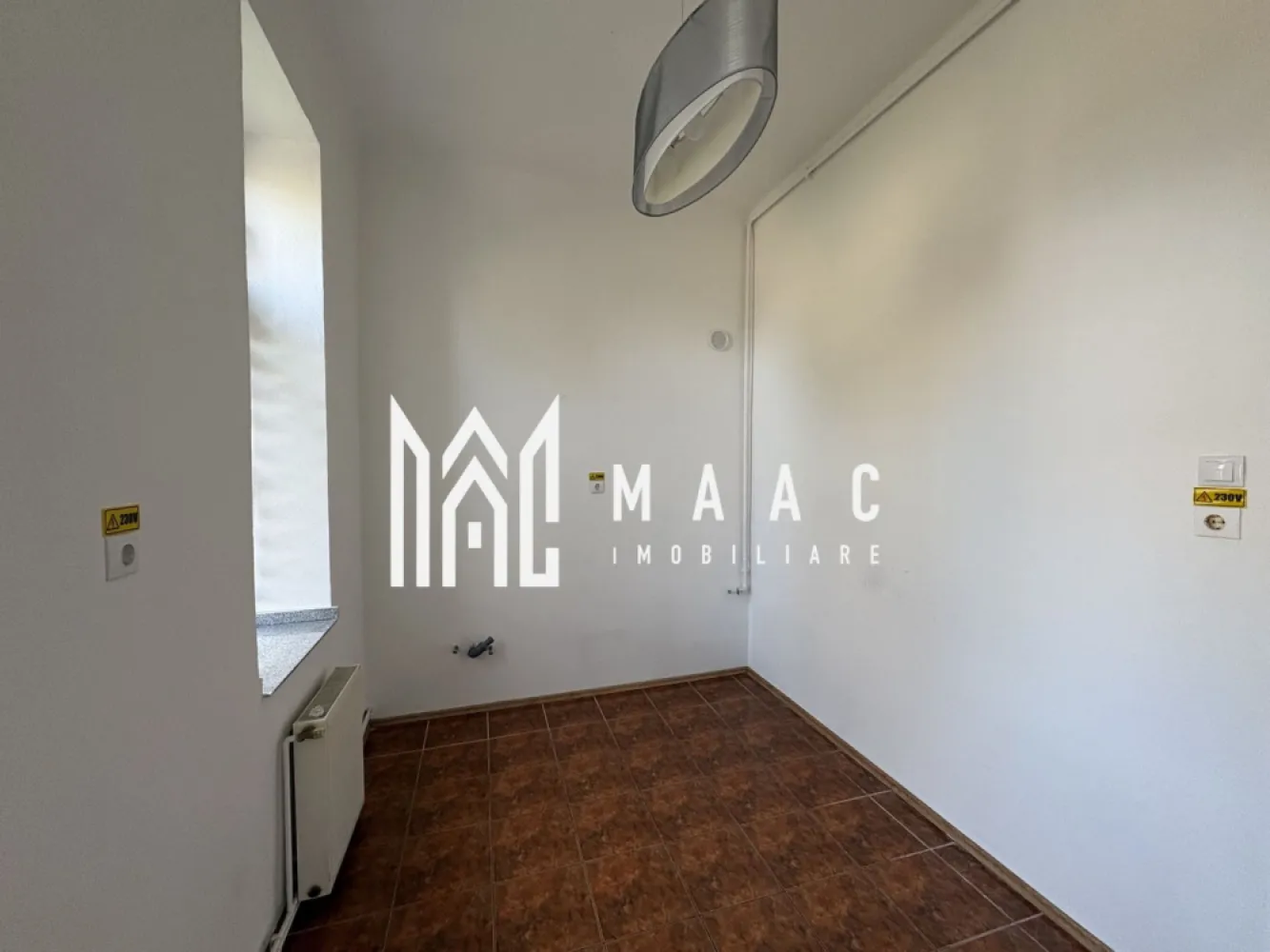 Apartament 3 camereI Oportunitate I Ultracentral, Bulevardul Victoriei - MAAC Imobiliare va propune spre vanzare
Spațiu de închiriat în zonă excelentă, situat pe Bulevardul Victoriei, colț cu Banatului, cu vizibilitate foarte bună și acces facil. Suprafață generoasă de 96 mp, compartimentare practică, ideal pentru desfășurarea unei afaceri elegante și profitabile.

Dispune de curte comună cu posibilitate de parcare pentru 3 mașini, un mare avantaj pentru clienți și personal.

Pretabil pentru:

* cabinet notarial
* birou avocat / contabilitate
* salon cosmetică / înfrumusețare
* clinică medicală / stomatologie
* agenție imobiliară
* showroom
* sediu firmă / birouri premium

O oportunitate rară într-o locație premium, perfectă pentru afacerea ta. 
Pentru mai multe detalii precizați ca ați văzut anunțul cu ID 3046338