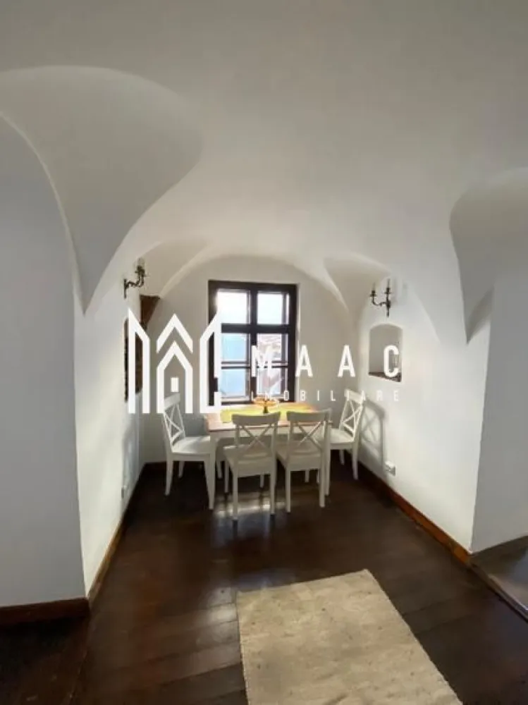 Casă, Spațiu Comercial | 270 MPU | Ultracentral - MAAC Imobiliare vă propune spre închiriere un spațiu comercial situat ultracentral în Sibiu, ideal pentru desfășurarea activităților comerciale sau de birou. Proprietatea beneficiază de o poziționare excelentă, într-o zonă cu acces facil și vizibilitate bună, fiind potrivită pentru diverse tipuri de afaceri. Detalii generale: * tip imobil: casă / vilă * destinație: spațiu comercial * regim: parter * suprafață utilă: 270 mp * suprafață teren: 100 mp * disponibilitate: imediată Compartimentare: * 5 camere * 3 băi * 1 bucătărie * spații generoase, ușor de compartimentat în funcție de activitate Dotări și utilități: * apă * canalizare * curent * gaz * acces facil și infrastructură completă Avantaje: * poziționare ultracentrală * ideal pentru birouri, showroom, clinică sau alte activități comerciale * spațiu generos și versatil * acces pietonal și auto facil Preț: 1.798 € / lună Pentru mai multe detalii sau pentru programarea unei vizionări, vă rugăm să ne contactați și să menționați codul ID: CP3046980