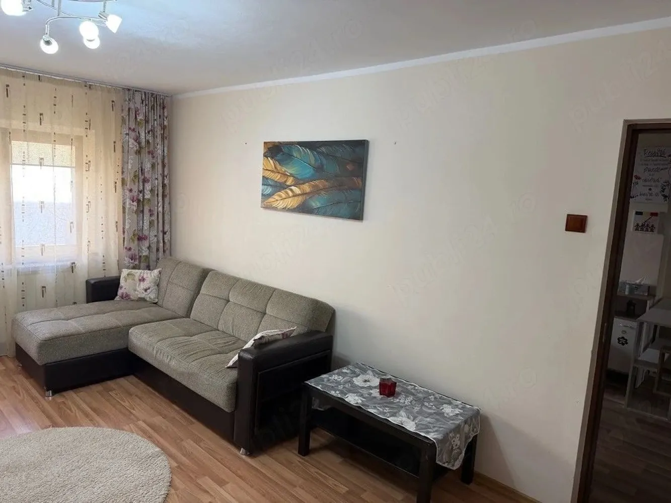 De inchiriat apartament 2 camere I.C. Frimu, 400 euro - Se ofera spre închiriere apartament cu 2 camere, cu suprafața de 50 mp, situat la etajul 2 din 4, în cartierul I.C. Frimu, în spate la Două Babe. Apartamentul este decomandat și compartimentat astfel: - Dormitor - Sufragerie - Hol open space cu living - Bucătărie amenajată în balcon Locuința este complet mobilată și utilată: - Centrală termică proprie - Aer condiționat - Geamuri termopan și ușă metalică - Izolație exterioară - Apă trasă separat - Frigider, aragaz, cuptor cu microunde - Mașină de spălat - TV, cablu și internet Apartamentul este spațios și potrivit pentru o familie cu 2–3 copii. Nu se acceptă animale de companie. Zonă cu multiple facilități. Pretul chiriei este de 400 euro/luna. La incheierea contractului de inchiriere chiriasul va achita o chirie, garantia egala cu o chirie si comisionul agentiei imobiliare. Pentru detalii si programare vizionare apelati 0746.252.252 Liliana Ene. }}