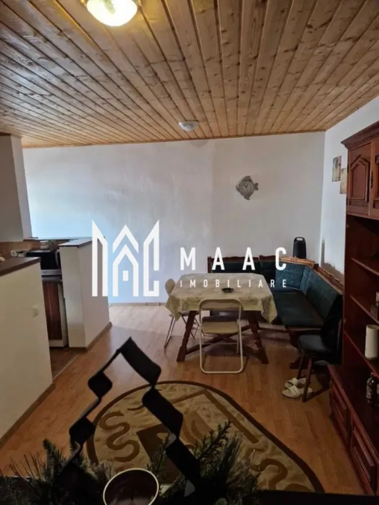 Apartament 3 camere | Curte comuna | P+M | 140 MP | Selimbar - MAAC Imobiliare vă prezintă spre vânzare un apartament la casă, situat în Selimbar, într-o zonă liniștită și bine conectată la facilitățile urbane.

Caracteristici:
Apartament la casă, dispus pe parter și mansardă.
Suprafață utilă de aproximativ 140 mp.
Parter de 60 mp + mansardă intabulată.
Pivniță de 11 mp inclusă.
Curte comună cu doar 2 vecini.

Compartimentare:
Parter
Living.
Bucătărie.
Baie.
Acces către pivniță.

Mansardă:
Două camere intabulate, ideale pentru dormitoare sau spațiu de lucru.

Dotări și confort:
Centrală termică proprie.
Încălzire prin calorifere.

Mobilare și utilare:
Se vinde mobilat, conform fotografiilor.
Locuință pregătită pentru mutare imediată.

Avantaje proprietate:
Suprafață distribuită pe două niveluri.
Pivniță utilă pentru depozitare.
Curte comună restrânsă, cu doar 2 vecini.
Ideal atât pentru locuit, cât și pentru investiție.

Avantaje locație:
Zonă bine dezvoltată, cu acces rapid către magazine, școli și mijloace de transport.

Pentru mai multe detalii precizati telefonic ca ati vazut anuntul cu ID: CP3052217