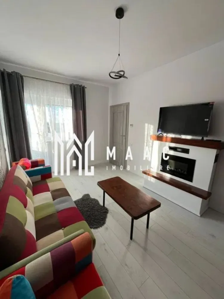 Apartament 2 camere | Parter | Semineu | Deventer - MAAC Imobiliare vă propune spre închiriere un apartament nou, modern, cu 2 camere, situat la parterul unui imobil din cartierul Deventer, într-o zonă liniștită, cu acces rapid către Centru și Zona de Vest.

Locuința are o suprafață de 50 mp utili + balcon generos și se află la prima închiriere, fiind ideală pentru cei care își doresc un spațiu modern, eficient și confortabil.

Compartimentare (decomandat):
Hol
Living
Dormitor
Bucătărie
Baie
Balcon generos, cu acces din living și dormitor

Dotări și avantaje:
Încălzire în pardoseală
Termostat individual în fiecare cameră
Șemineu electric – pentru un plus de confort și atmosferă
Rulouri la geamuri
Apartament nou – prima închiriere
Loc de parcare inclus, situat în apropierea blocului

Pentru mai multe detalii sau programarea unei vizionări, nu ezitați să ne contactați specificand ID: CP3061596
