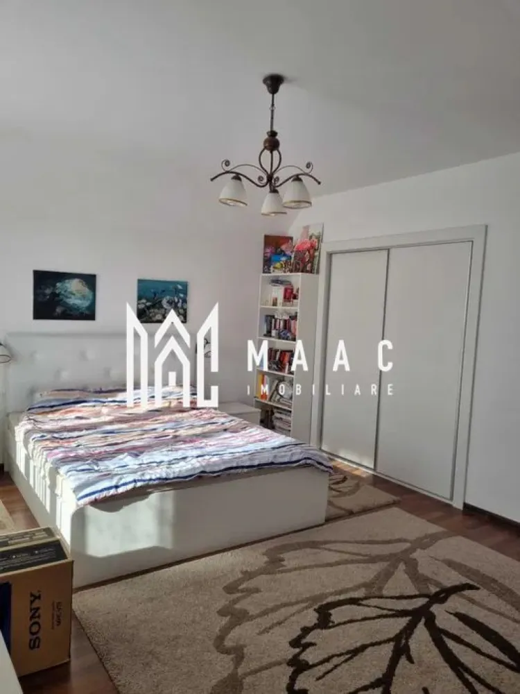 Casa 5 camere | 160mp | Terasa | Pod | Pivnita | Balcon | Semineu | Sura Mica - MAAC Imobiliare vă propune spre vânzare o casă individuală, cu o suprafață utilă de 160 mp, ideală pentru cei care își doresc confort, spațiu și intimitate.

Locuinta are o suprafata utila de 160 mp, fara balcoane, pivnita si terase fiind structurata astfel:
 
pivniță cu suprafata de 24 mpu;
terasa cu suprafata de 24mpu;

- parter - living generos cu semineu pe bioetanol,
- bucatarie separata complet utilata cu masina de spalat vase, plita prin inducție si cuptor incorporat si dining cu iesire pe terasa,
- camara cu geam de aerisire,
- baie cu cabina de dus si geam de aerisire,
- dormitor/birou,
- hol generos cu acces la etaj,
- casa scarii o o scara interioara din beton imbracata in lemn masiv,
- terasa inchisa.

- etaj - trei dormitoare generoase,
- un dresing,
- o baie cu cada si geam de aerisire,
- doua balcoane cu acces din toate dormitoarele,

- pod inalt cu suprafata de 80 mp termoizolat si cu geamuri mari, ideal pentru amenajare spatiu de locuit sau depozitare.

Imobilul este izolat termic, beneficiaza de incalzire centrala proprie pe gaz cu calorifere, aer condiționat și tamplarie PVC.

Terenul are o suprafata totala de 513 mp cu o deschidere de 16,1 metri la stradă.
In curtea din față sunt amenajate doua locuri de parcare si gradina cu plante ornamentale.
Curtea din spatele casei este amenajata cu gazon, un balansoar, o magazie de depozitare, gradina de legume si pomi fructiferi pe rod.

Pentru mai multe detalii sau programarea unei vizionări, nu ezitați să ne contactați specificand ID: CP3061682