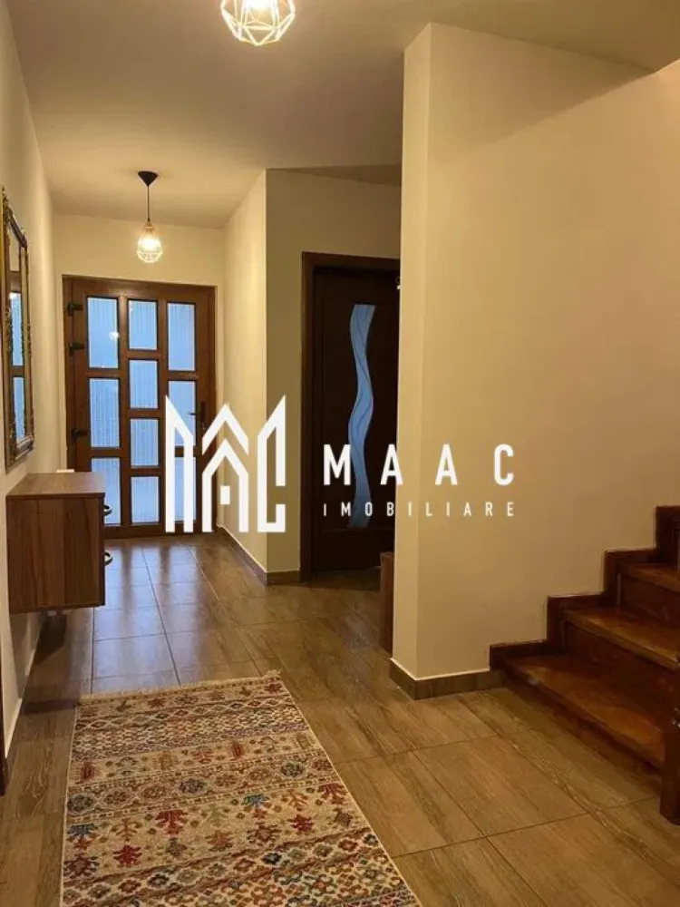 Casa 5 camere | 160mp | Terasa | Pod | Pivnita | Balcon | Semineu | Sura Mica - MAAC Imobiliare vă propune spre vânzare o casă individuală, cu o suprafață utilă de 160 mp, ideală pentru cei care își doresc confort, spațiu și intimitate.

Locuinta are o suprafata utila de 160 mp, fara balcoane, pivnita si terase fiind structurata astfel:
 
pivniță cu suprafata de 24 mpu;
terasa cu suprafata de 24mpu;

- parter - living generos cu semineu pe bioetanol,
- bucatarie separata complet utilata cu masina de spalat vase, plita prin inducție si cuptor incorporat si dining cu iesire pe terasa,
- camara cu geam de aerisire,
- baie cu cabina de dus si geam de aerisire,
- dormitor/birou,
- hol generos cu acces la etaj,
- casa scarii o o scara interioara din beton imbracata in lemn masiv,
- terasa inchisa.

- etaj - trei dormitoare generoase,
- un dresing,
- o baie cu cada si geam de aerisire,
- doua balcoane cu acces din toate dormitoarele,

- pod inalt cu suprafata de 80 mp termoizolat si cu geamuri mari, ideal pentru amenajare spatiu de locuit sau depozitare.

Imobilul este izolat termic, beneficiaza de incalzire centrala proprie pe gaz cu calorifere, aer condiționat și tamplarie PVC.

Terenul are o suprafata totala de 513 mp cu o deschidere de 16,1 metri la stradă.
In curtea din față sunt amenajate doua locuri de parcare si gradina cu plante ornamentale.
Curtea din spatele casei este amenajata cu gazon, un balansoar, o magazie de depozitare, gradina de legume si pomi fructiferi pe rod.

Pentru mai multe detalii sau programarea unei vizionări, nu ezitați să ne contactați specificand ID: CP3061682