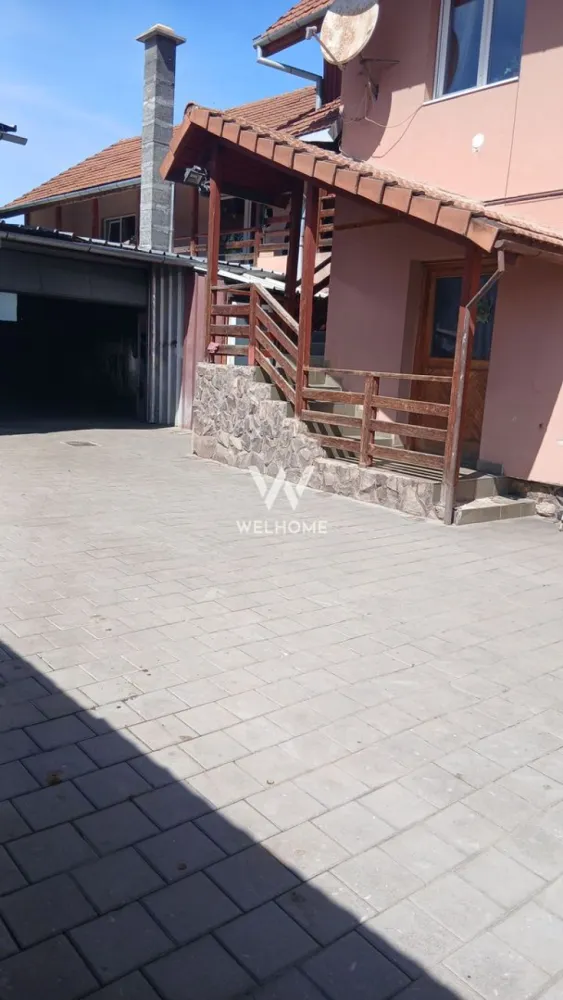Casă individuală de vânzare în Șura Mare – ideală pentru 2-3 familii