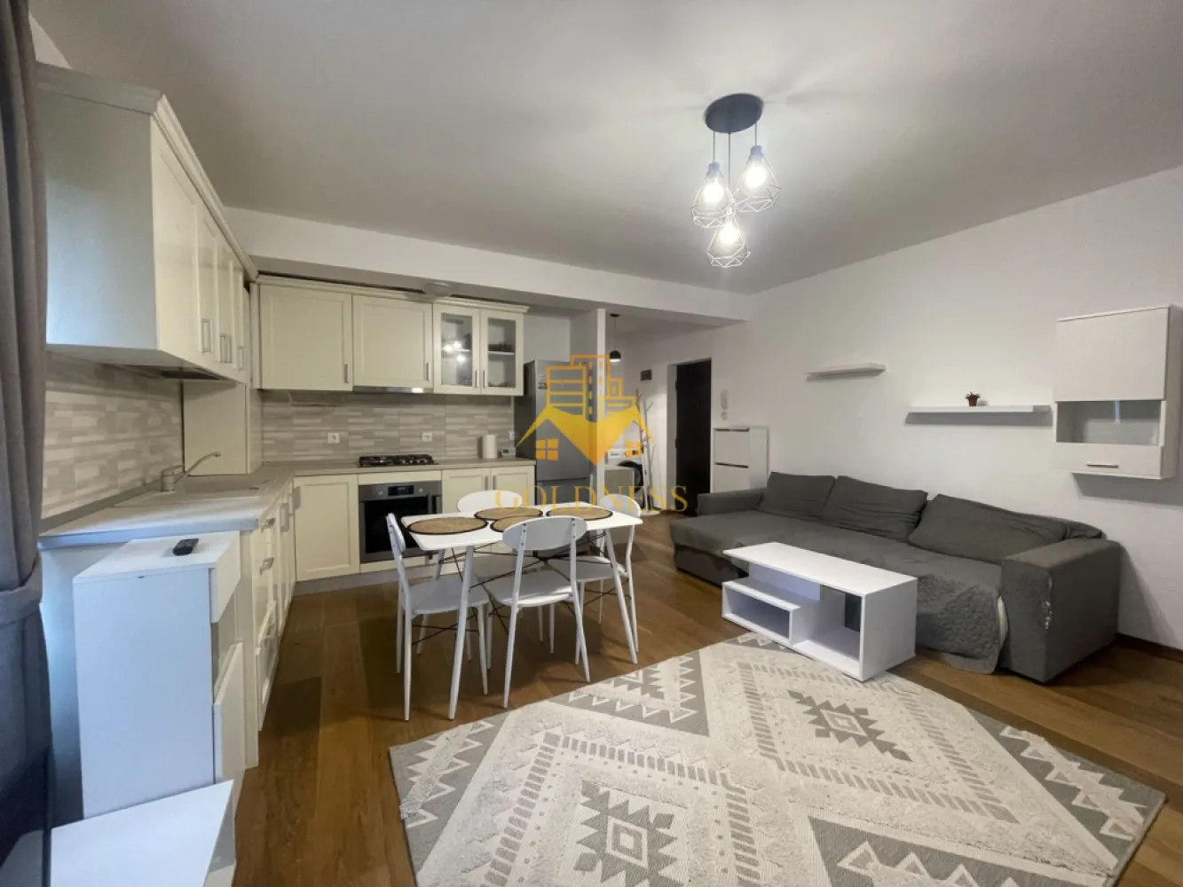 2 camere, modern, terasa, curte, Manastur, Frunzișului - GOLDNESS Imobiliare vă propune spre închiriere un apartament cu 2 camere complet mobilat și utilat, la parter într-un imobil de etaje 4, în Zona Mânastur . Proprietatea dispune de curte! Posibilitatea de a parca în Zona. Se află în apropierea stațiilor de transport în comun, magazine, restaurante, spații verzi, farmacii, etc. Apartamentul este compartimentat astfel: - dormitor cu pat matrimonial, dressing, noptiere. - living cu canapea extensibilă, comodă TV. - bucatarie complet utilată și mobilată, loc de servit masa. - baie cu cadă, calorifer port prosop și dulap pentru depozitare. Imobilul este dotat cu toate cele necesare- centrală proprie, frigider, aragaz, hotă, mașină de spălat haine, etc. Dacă sunteți interesați de acest apartament și doriți să îl vizionați, dar și pentru alte oferte nu ezitați să ne contactați telefonic sau prin e-mail. Vă stăm la dispoziție! Pentru intermediere se percepe un comision de 50% din prețul chiriei! }}