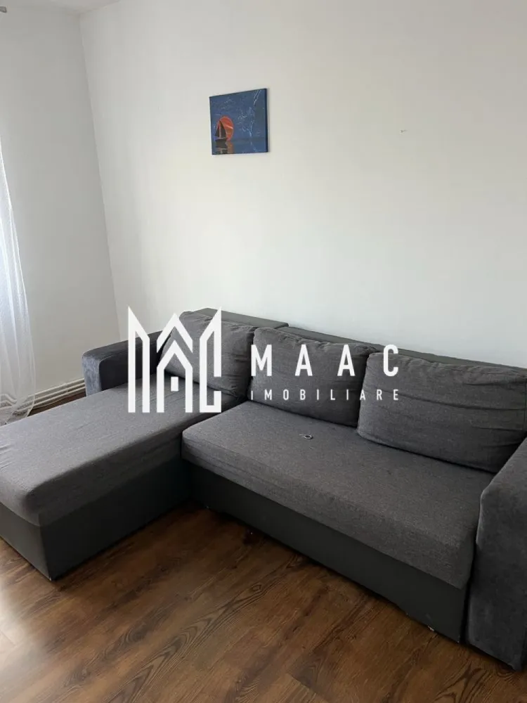 Apartament 3 camere | Decomandat | Balcon | 68 MPU | Hipodrom I - MAAC Imobiliare vă propune spre închiriere un apartament spațios, modern și complet utilat, cu o suprafață utilă de 68 mp, ideal pentru locuire confortabilă pe termen lung. Proprietatea se remarcă printr-o compartimentare eficientă și funcțională, fiind compusă din: 2 dormitoare bine proporționate; living luminos și primitor; bucătărie complet utilată; baie cu geam de aerisire naturală și cadă; balcon închis, util pentru depozitare sau zonă de relaxare. Apartamentul se închiriază complet mobilat și utilat, fiind pregătit pentru mutare imediată. Confortul termic este asigurat de centrală termică proprie, cu sistem de încălzire prin calorifere, ceea ce oferă control eficient al costurilor. Dotări incluse: aragaz; frigider; mașină de spălat rufe; hotă; cuptor cu microunde; TV. Spațiul oferă un ambient cald și plăcut, fiind potrivit atât pentru o familie, cât și pentru un cuplu sau o persoană activă care își dorește un apartament bine organizat și funcțional. Imobilul este amplasat în proximitatea mijloacelor de transport în comun, magazinelor, grădinițelor și școlilor, iar Shopping City Sibiu se află la aproximativ 5–10 minute de mers pe jos. Condiții de închiriere: se percepe garanție în cuantumul unei luni de chirie; Pentru informații suplimentare sau pentru programarea unei vizionări, vă rugăm să ne contactați menționând ID: CP2787393 }}