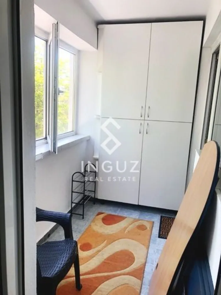 Apartament 2 camere de închiriat – Colentina / Pantelimon | Prima înch - Apartament 2 camere de închiriat – Colentina / Pantelimon | Prima închiriere Se oferă spre închiriere un apartament de 2 camere, situat în Sector 2, zona Colentina – Pantelimon, în apropiere de Mega Mall. Apartamentul are o suprafață de 50 mp, este amplasat la etajul 1 într-un imobil construit în 2002 și se află la prima închiriere, fiind foarte curat și proaspăt zugrăvit. Detalii proprietate: 2 camere Suprafață: 50 mp Etaj: 1 Compartimentare semidecomandată Centrală de scară (nu RADET) Zonă liniștită Dotări: Mobilier nou Pat matrimonial 2 canapele (una extensibilă) Aragaz + hotă Mașină de spălat Frigider cu congelator Aspirator Condiții: Persoane nefumătoare Se solicită seriozitate și păstrarea curățeniei Disponibil imediat }}