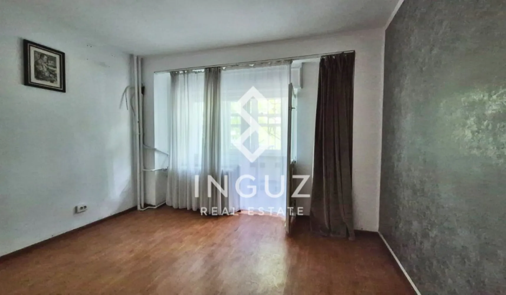 Apartment for Rent – 3 Rooms | Decebal Boulevard | Spacious | Prime Lo - Apartment for Rent – 3 Rooms | Decebal Boulevard | Spacious | Prime Location Price: 750 € / month Spacious 3-room apartment located on Bulevardul Decebal, one of the most sought-after central areas in Bucharest, known for its restaurants, cafes, services, and excellent connectivity. Property Details 3 rooms, decomposed layout (fully separated rooms) Usable area: 90 m² Floor: 1 Street-facing position (stradal) 2 bathrooms 3 balconies Construction period: 1990–2000 Features Very spacious and well-distributed rooms Bright apartment with good natural light Furnished kitchen Washing machine included Air conditioning installed Unfurnished – ideal for personal furnishing Well-maintained building in a central residential block Location Advantages Directly on Decebal Boulevard One of the most active and desirable areas in Bucharest Close to restaurants, cafes, supermarkets, and daily services Quick access to metro and public transport Easy connection to city center and business districts Ideal For Suitable for tenants looking for a large, central apartment with comfort, space, and excellent urban connectivity. Terms Rent: 750 € / month Guarantee: 1 month rent Commission: 50% of one month’s rent }}