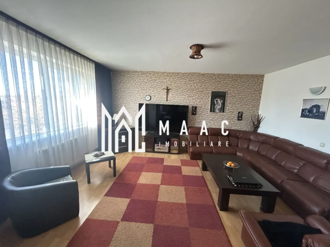 Apartament 2 camere I Calea Dumbravii I 62 MPU - MAAC Imobiliare vă propune spre închiriere un apartament primitor cu 2 camere, situat pe Intrarea Siretului, într-o zonă liniștită și ușor accesibilă. Compartimentare practică și bine gândită: Dormitor spațios Living luminos Bucătărie Baie cu geam de aerisire Hol generos Balcon ideal pentru relaxare Apartamentul dispune de loc de parcare privat, oferind un plus de confort și siguranță. 💡 O locuință perfectă pentru cei care caută liniște, funcționalitate și accesibilitate, într-un imobil bine întreținut și o zonă cu infrastructură completă. Pentru mai multe informații și programări la vizionare, vă rugăm să menționați ID anunț: CP2787271 }}