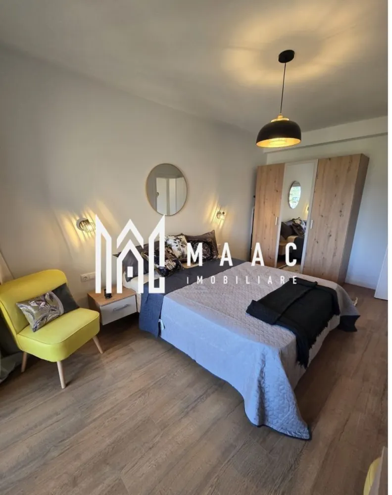 Apartament 2 Camere I Sibiu I DaVinci | Mobilat si Utilat - MAAC Imobiliare propune spre vânzare un apartament modern cu 2 camere, situat în cartierul DaVinci din Sibiu, una dintre cele mai căutate zone rezidențiale, cu cerere ridicată pentru închiriere. Proprietatea reprezintă o oportunitate excelentă atât pentru locuit, cât și pentru investiție, având potențial foarte bun de închiriere datorită poziționării, calității construcției și dotărilor premium. Apartamentul se vinde complet mobilat și utilat, fiind pregătit pentru mutare sau închiriere imediată. Caracteristici generale: Suprafață utilă: 50 mp Compartimentare: decomandat Etaj: parter din 2 Imobil tip vilă, construcție din cărămidă An construcție: 2025 Apartament intabulat Loc de parcare inclus Compartimentare: Dormitor Living cu bucătărie open space Baie Hol 2 terase cu pardoseală din granit și balustrade din sticlă Balcon de 7 mp Orientare sudică – apartament luminos Dotări și finisaje: Centrală termică proprie Încălzire în pardoseală Parchet, gresie, faianță de calitate Terase amenajate cu granit Storuri electrice exterioare Videointerfon Instalații sanitare moderne Electrocasnice noi Complet mobilat și utilat Avantaje investiționale: Zonă cu cerere ridicată pentru închiriere Cartier modern, foarte căutat în Sibiu Posibilitate de închiriere imediată fără investiții suplimentare Randament atractiv datorită poziționării și dotărilor Ideal pentru închiriere pe termen lung sau regim hotelier Avantaje locație – DaVinci Sibiu: Spații verzi generoase Aer curat și liniște Zonă rezidențială în plină dezvoltare Acces facil către oraș Apartament de vânzare în Sibiu, ideal pentru cumpărători care caută siguranță, confort și o investiție imobiliară profitabilă. Pentru mai multe informații sau pentru programarea unei vizionări, vă rugăm să ne contactați și să menționați ID-ul proprietății: CP3026220.