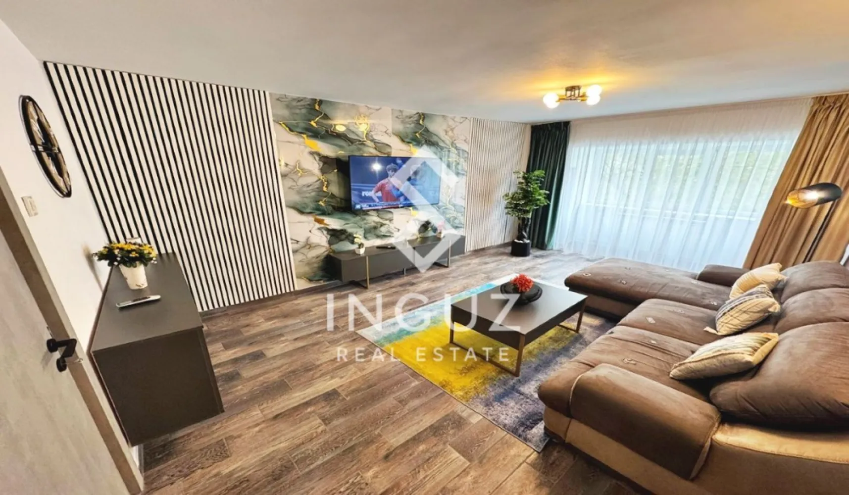 Închiriere Apartament 2 Camere Ultracentral – Bd. Unirii, București - Închiriere Apartament 2 Camere Ultracentral – Bd. Unirii, București Preț: 850 EUR/lună | Disponibil imediat | Garanție: 1000 EUR Comision agenție: 50% din chiria lunară Locație premium: Bd. Unirii, zona Banca Franceză – ultracentral, la 8 minute de metrou Piața Unirii. Acces rapid către Universitate, Izvor, restaurante, cafenele și parcuri. Detalii apartament: Suprafață: 67 mp, decomandat Etaj: 2/10, bloc întreținut, lift modern 2 camere, 1 baie, balcon, 1 bucătărie complet utilată Mobilat și utilat complet: Aer condiționat, electrocasnice moderne: mașină de spălat rufe + uscător, mașină de spălat vase, cuptor, plită, hotă, microunde, combină frigorifică, TV smart, expresor cafea Mobilier modern și spațios, dressinguri generoase, colțar extensibil, pat cu ladă Facilități și avantaje: Parcare în fața și spatele blocului Siguranță: ușă metalică + supraveghere video Contorizare individuală, senzori de fum Conexiune internet: fibră optică + wireless Condiții chirie: Perioadă minimă: 12 luni Chiriași străini: garanție dublă și plată integrală în avans Nu se acceptă animale de companie Perfect pentru: Persoane care caută confort, stabilitate și poziție centrală în București. }}