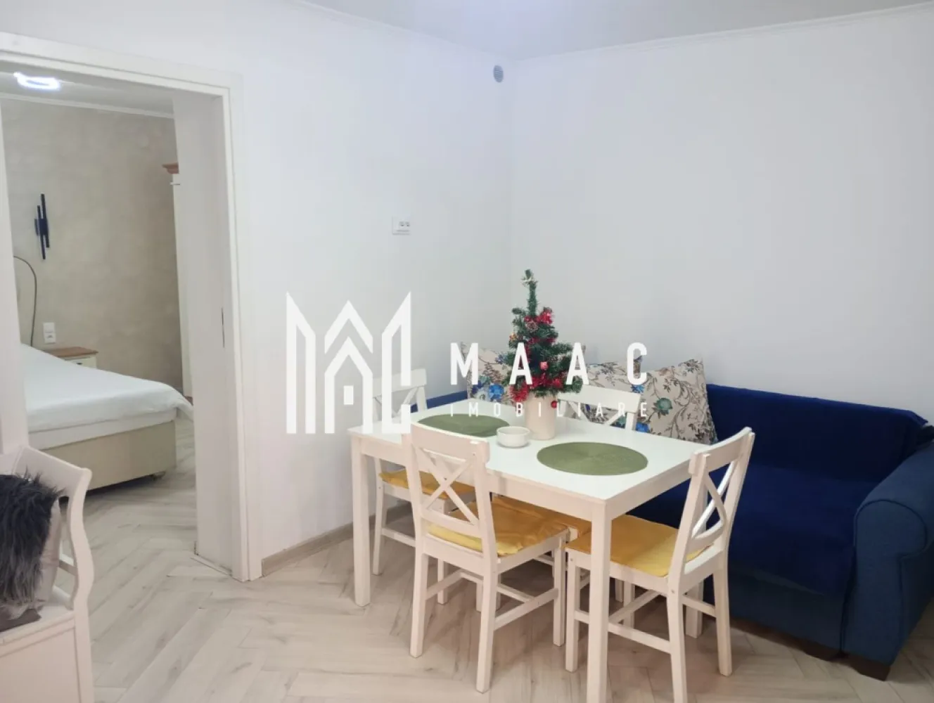 Imobil 2 unități | 65 MPU | Intrări separate | Centrul Sibiului - MAAC Imobiliare va propune spre vanzare imobil situat în zona centrală a orașului Sibiu, ideal atât pentru locuință, cât și pentru investiție. Proprietatea este compusă din două apartamente, suprafață utilă de 65 mp, cu intrări separate și utilități individuale, oferind astfel independență totală între unități. Compartimentarea este practică și permite utilizarea eficientă a spațiului, iar datorită poziționării excelente în centrul orașului, apartamentele sunt pretabile pentru regim hotelier, fiind o oportunitate foarte bună pentru cei interesați de investiții în domeniul turistic. Imobilele se vând exact ca în poze, complet mobilate și utilate (dacă este cazul), fără necesitatea unor investiții suplimentare imediate. Avantaje: Zonă centrală, cu acces facil la puncte de interes Două unități locative independente Utilități separate Potențial ridicat pentru închiriere în regim hotelier Gata de utilizare / închiriere Pentru mai multe detalii precizati telefonic ca ati vazut anuntul cu ID : CP2903532.
