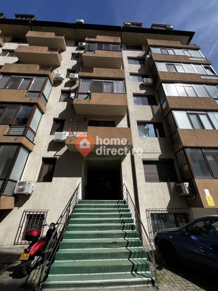 Garsonieră de vânzare în Sector 5, lângă Târgul Pucheni - Se vinde garsonieră cochetă în zona Sălaj, București! Detalii și facilități: Situată în zona Sălaj din București, proprietatea dispune de următoarele dotări: Suprafață: 28 mp, pentru compartimentare vizualizati schița atașată postării. Încălzire: Centrală termică proprie, asigurând eficiență și control asupra costurilor. Dotări: Complet mobilată și utilată cu geamuri PVC de calitate pentru o izolare termică și fonică optimă. Construcție: Imobil din cărămidă, cu regim de înălțime mic. Puteți observa în poze. Avantaje: Un aspect esențial este faptul că toate locurile de parcare din complex sunt la liber, fiind destule pentru toți. Access cu barieră. Deși situată la demisol, construcția modernă asigură un mediu curat și bine întreținut, fără infiltrații sau alte probleme. Garsoniera are încă primul var dat in 2013, deci vă puteți da seama ușor. Informații financiare: Prețul este de 47.500 € ușor negociabil. Comision 0% bineînțeles. Pentru mai multe detalii sau pentru a programa o vizionare, vă rugăm să mă contactați cu încredere pe platforma HomeDirect sau la nr 0734 620 670!