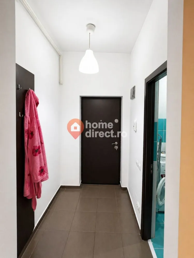 Garsonieră de vânzare în Sector 5, lângă Târgul Pucheni - Se vinde garsonieră cochetă în zona Sălaj, București! Detalii și facilități: Situată în zona Sălaj din București, proprietatea dispune de următoarele dotări: Suprafață: 28 mp, pentru compartimentare vizualizati schița atașată postării. Încălzire: Centrală termică proprie, asigurând eficiență și control asupra costurilor. Dotări: Complet mobilată și utilată cu geamuri PVC de calitate pentru o izolare termică și fonică optimă. Construcție: Imobil din cărămidă, cu regim de înălțime mic. Puteți observa în poze. Avantaje: Un aspect esențial este faptul că toate locurile de parcare din complex sunt la liber, fiind destule pentru toți. Access cu barieră. Deși situată la demisol, construcția modernă asigură un mediu curat și bine întreținut, fără infiltrații sau alte probleme. Garsoniera are încă primul var dat in 2013, deci vă puteți da seama ușor. Informații financiare: Prețul este de 47.500 € ușor negociabil. Comision 0% bineînțeles. Pentru mai multe detalii sau pentru a programa o vizionare, vă rugăm să mă contactați cu încredere pe platforma HomeDirect sau la nr 0734 620 670! }}