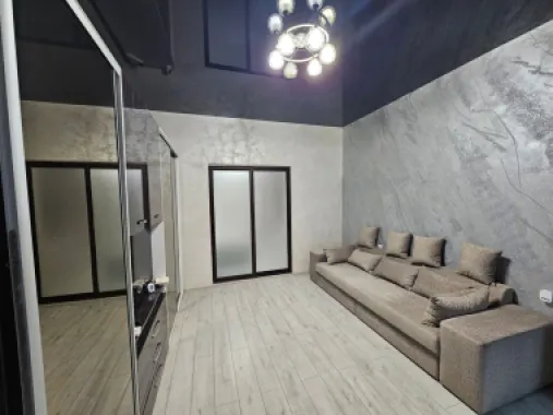 De vanzare casa 2 camere, renovata -Piata Centrala, 89.000 euro