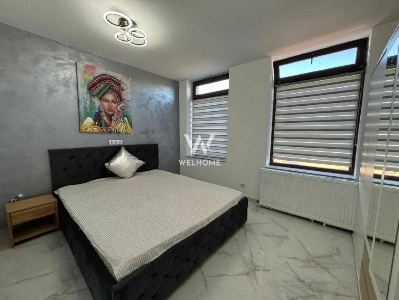 Apartament 3 camere PRETABIL pentru muncitori - Apartament 3 camere cu bucatarie separata - Str. Triajului, Selimbar - Suprafata utila: 75 mp - Apartamentul se afla la parter. - Locuinta este mobilata si utilata, fiind alcatuita din living, bucatarie separata, 2 dormitoare, baie. - Localizat intr-o zona buna cu acces la magazine, gradinite, shopping city etc. - Parcare in fata imobilului. - Se inchiriaza si pe perioade scurte, minim 1 luna. Disponibil IMEDIAT! Chirie lunara: 550 Euro + se percepe garantie Comision client: 50% din prima chirie Contact: 0747.639.802 }}