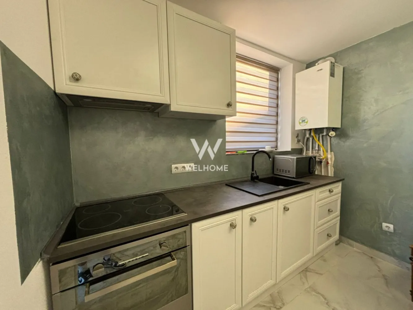 Apartament 3 camere PRETABIL pentru muncitori - Apartament 3 camere cu bucatarie separata - Str. Triajului, Selimbar - Suprafata utila: 75 mp - Apartamentul se afla la parter. - Locuinta este mobilata si utilata, fiind alcatuita din living, bucatarie separata, 2 dormitoare, baie. - Localizat intr-o zona buna cu acces la magazine, gradinite, shopping city etc. - Parcare in fata imobilului. - Se inchiriaza si pe perioade scurte, minim 1 luna. Disponibil IMEDIAT! Chirie lunara: 550 Euro + se percepe garantie Comision client: 50% din prima chirie Contact: 0747.639.802 }}