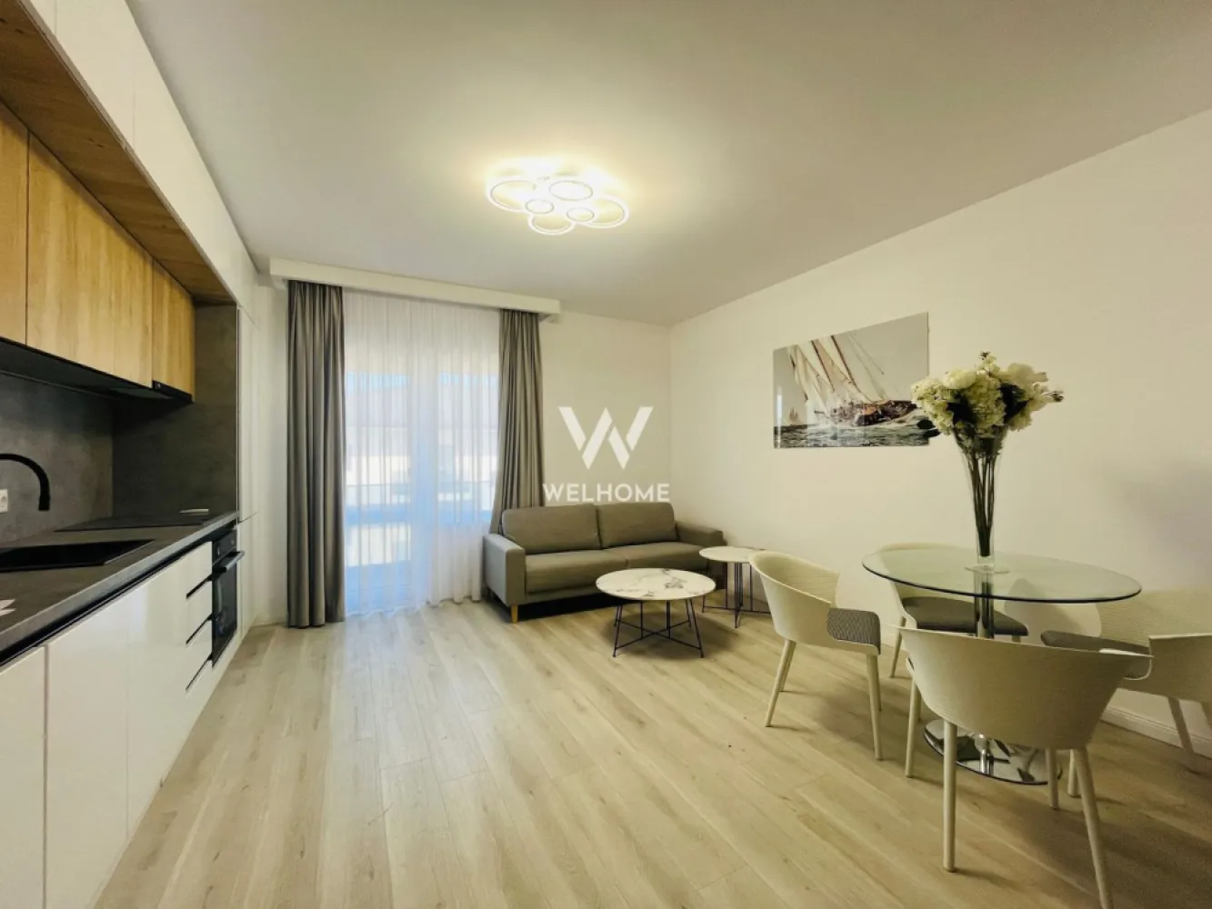 Apartament 3 camere gradina 47 mp Piata Rahovei, Dedeman - Apartament cu 3 camere de vanzare, Doamna Stanca, Sibiu - Locatie superba, langa Piata Rahovei, Dedeman, Lidl, Mega Image - Proiect nou format din 8 blocuri, cu 236 apartamente cu 2 si 3 camere, - Bloc modern cu un regim de inaltime P+3. - Suprafata utila: 61.2 mp + balcon de 7.8 mp - Gradina 46 mp - Compartimentare practica: 2 dormitoare, living cu bucatarie deschisa cu iesire in balcon, hol si o baie cu geam. - Apartamentele se vand la stadiul de alb. Optional se pot finisa la cererea clientului. - Predare la exterior LA CHEIE: scarile blocului la cheie, balcoanele placate cu gresie, izolatie exterioara, fatada blocului facuta, alei si spatii verzi, loc de joaca. - 1 loc de parcare inclus in pret - Contra cost apartamentele se pot preda la cheie. - Se accepta credit ipotecar - avans minim 15% PRET: 130.000 Euro - Tva inclus Cosmin-0743292794