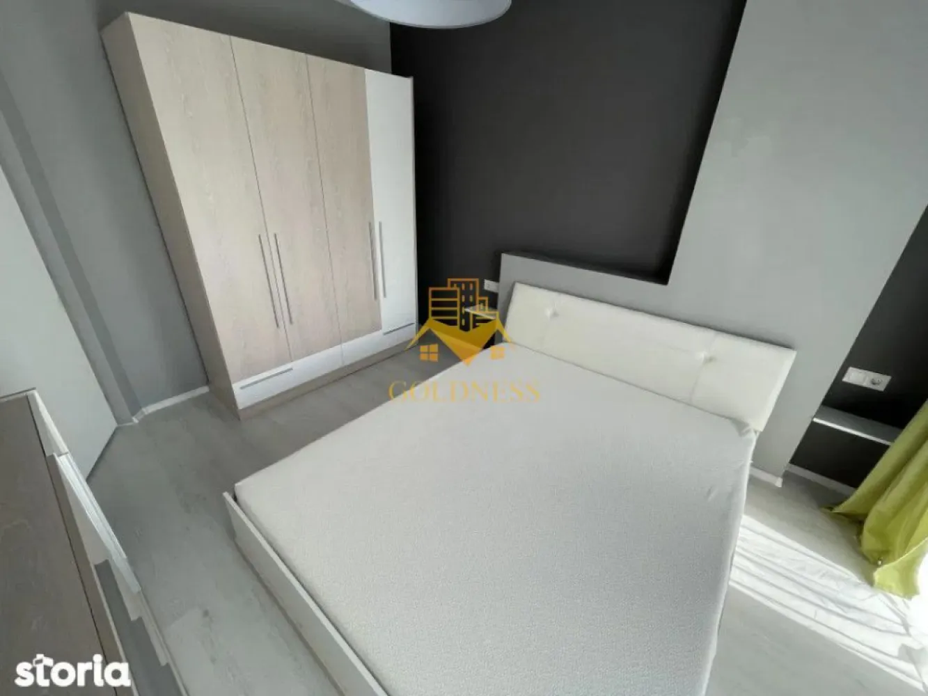 3 camere, 2 bai,AC, garaj, bloc nou,Marasti,zona Fabricii,Pet Friendly - GOLDNESS Imobiliare vă propune spre închiriere un apartament cu 3 camere complet mobilat și utilat, la etajul 4 într-un imobil de 7 etaje, în cartierul Marasti. Apartamentul este compartimentat astfel:
 - dormitor cu pat matrimonial, dressing, noptiere
 - dormitor cu pat matrimonial, dressing, noptiere
 - living cu bucatarie open-space complet utilată, canapea extensibla, loc de servit masa 
 - baie cu cabina de dus, calorifer port prosop inox și dulap pentru depozitare.
 - baie cu vana, calorifer port prosop inox si dulap pentru depozitare
 - 2 terase de 10 mp.

Imobilul este dotat cu toate cele necesare- centrală proprie, mașină de spălat haine, frigider, plită electrică, hotă, etc. 
Se află în apropierea stațiilor de transport în comun, magazine, restaurante, spații verzi, farmacii, etc. 
Dispune de loc de parcare subteran!

Dacă sunteți interesați de acest apartament și doriți să îl vizionați, dar și pentru alte oferte sau detalii nu ezitați să ne contactați telefonic sau prin e-mail - goldnessimobiliare@gmail.com. Vă stăm la dispoziție!