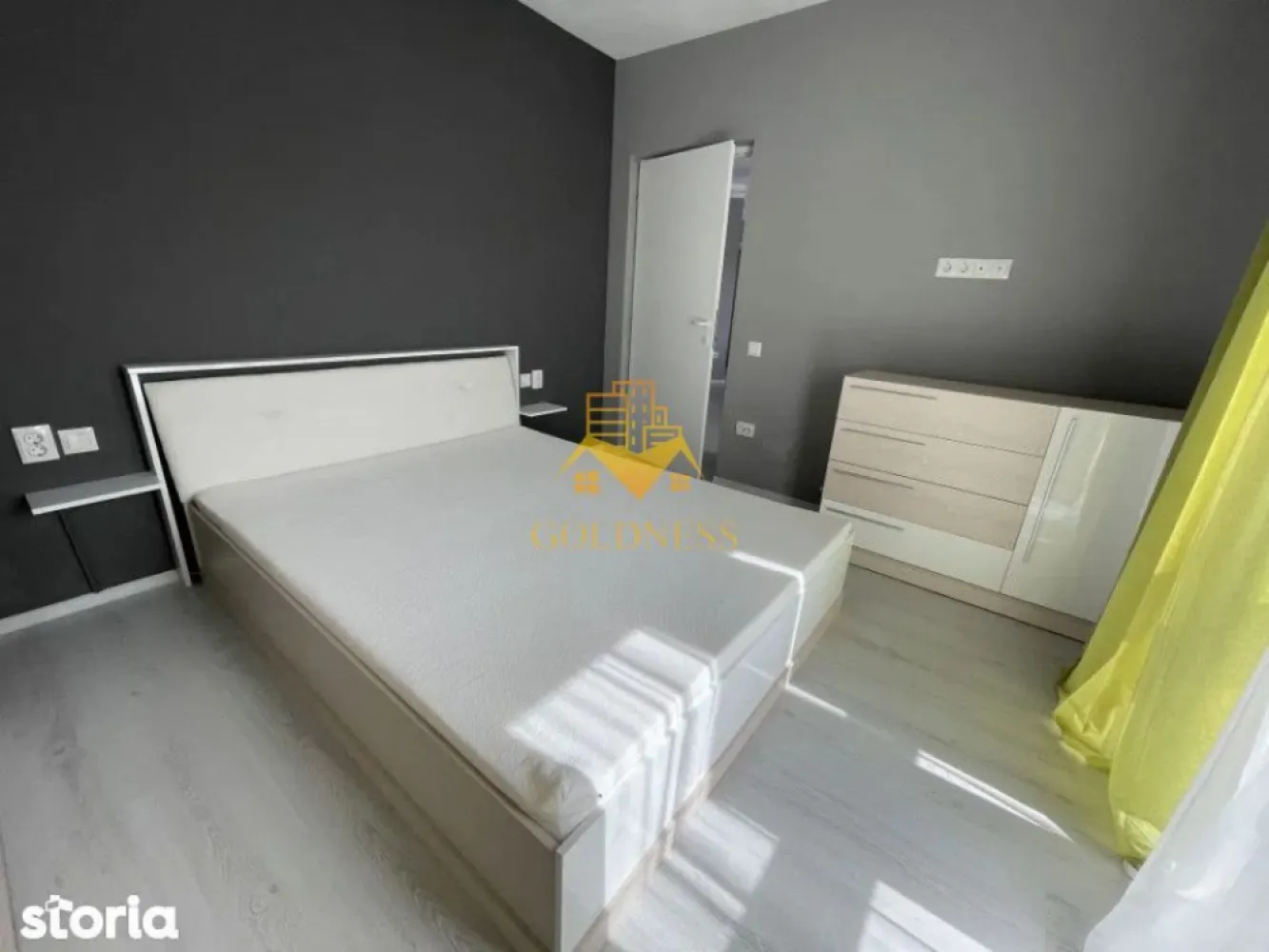 3 camere, 2 bai,AC, garaj, bloc nou,Marasti,zona Fabricii,Pet Friendly - GOLDNESS Imobiliare vă propune spre închiriere un apartament cu 3 camere complet mobilat și utilat, la etajul 4 într-un imobil de 7 etaje, în cartierul Marasti. Apartamentul este compartimentat astfel:
 - dormitor cu pat matrimonial, dressing, noptiere
 - dormitor cu pat matrimonial, dressing, noptiere
 - living cu bucatarie open-space complet utilată, canapea extensibla, loc de servit masa 
 - baie cu cabina de dus, calorifer port prosop inox și dulap pentru depozitare.
 - baie cu vana, calorifer port prosop inox si dulap pentru depozitare
 - 2 terase de 10 mp.

Imobilul este dotat cu toate cele necesare- centrală proprie, mașină de spălat haine, frigider, plită electrică, hotă, etc. 
Se află în apropierea stațiilor de transport în comun, magazine, restaurante, spații verzi, farmacii, etc. 
Dispune de loc de parcare subteran!

Dacă sunteți interesați de acest apartament și doriți să îl vizionați, dar și pentru alte oferte sau detalii nu ezitați să ne contactați telefonic sau prin e-mail - goldnessimobiliare@gmail.com. Vă stăm la dispoziție!