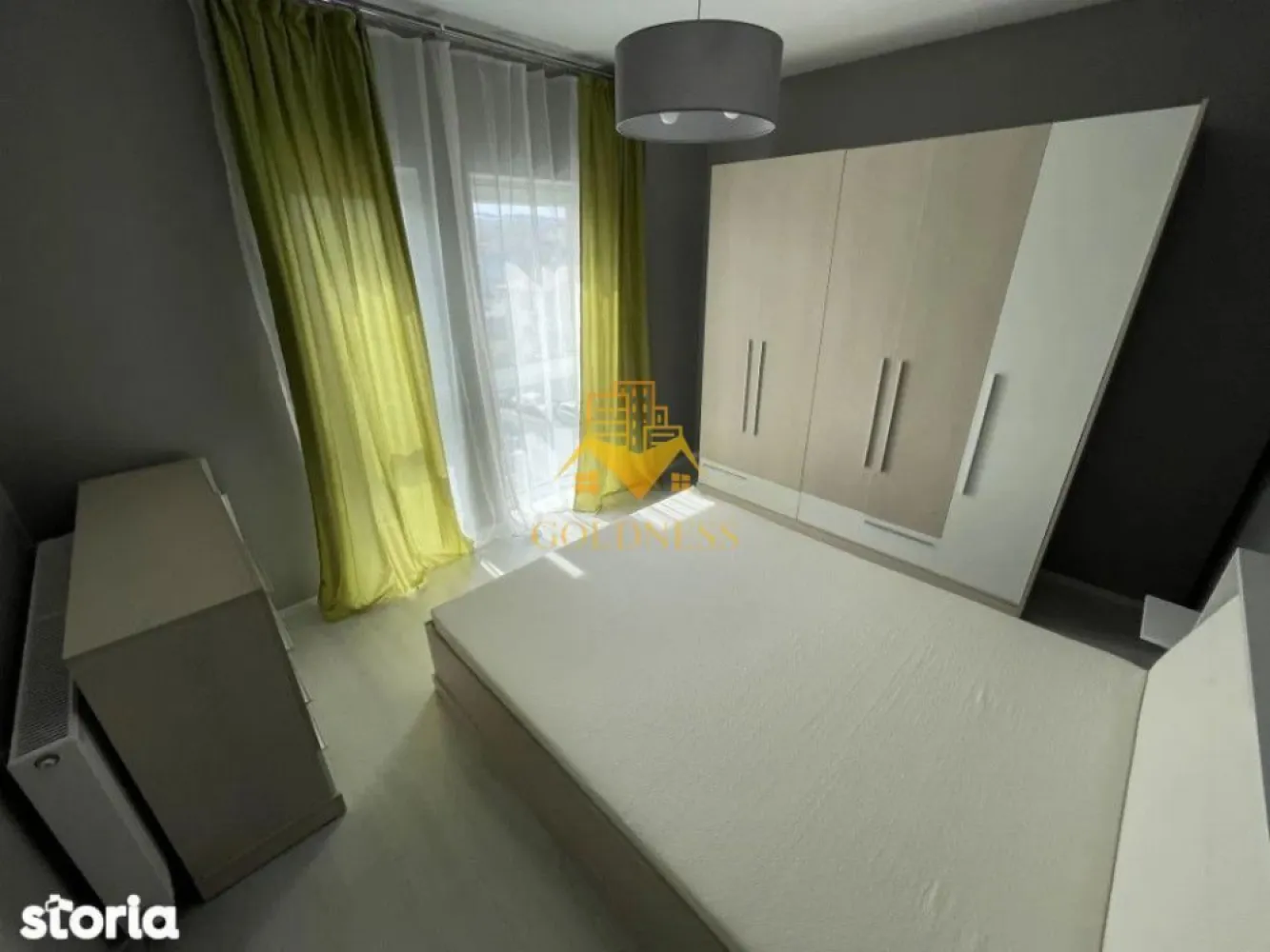 3 camere, 2 bai,AC, garaj, bloc nou,Marasti,zona Fabricii,Pet Friendly - GOLDNESS Imobiliare vă propune spre închiriere un apartament cu 3 camere complet mobilat și utilat, la etajul 4 într-un imobil de 7 etaje, în cartierul Marasti. Apartamentul este compartimentat astfel:
 - dormitor cu pat matrimonial, dressing, noptiere
 - dormitor cu pat matrimonial, dressing, noptiere
 - living cu bucatarie open-space complet utilată, canapea extensibla, loc de servit masa 
 - baie cu cabina de dus, calorifer port prosop inox și dulap pentru depozitare.
 - baie cu vana, calorifer port prosop inox si dulap pentru depozitare
 - 2 terase de 10 mp.

Imobilul este dotat cu toate cele necesare- centrală proprie, mașină de spălat haine, frigider, plită electrică, hotă, etc. 
Se află în apropierea stațiilor de transport în comun, magazine, restaurante, spații verzi, farmacii, etc. 
Dispune de loc de parcare subteran!

Dacă sunteți interesați de acest apartament și doriți să îl vizionați, dar și pentru alte oferte sau detalii nu ezitați să ne contactați telefonic sau prin e-mail - goldnessimobiliare@gmail.com. Vă stăm la dispoziție!