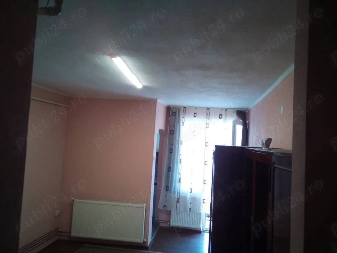 Vand Garsoniera - Garsoniera de vanzare compusa din hol,baie,camera si bucatarie cu suprafata de 21mp,situata la etajul 4 4 Garsoniera de vanzare str.Ostrovului bl 17 ,etaj 4 4 ,compus din hol,camera,baie,bucatarie,balcon.Geamuri termopan,centrala termica,gresie,faianta,parchet laminat.Are 24mp.Tel. Pentru a programa o vizionare nu ezitati sa ma contactati ! }}