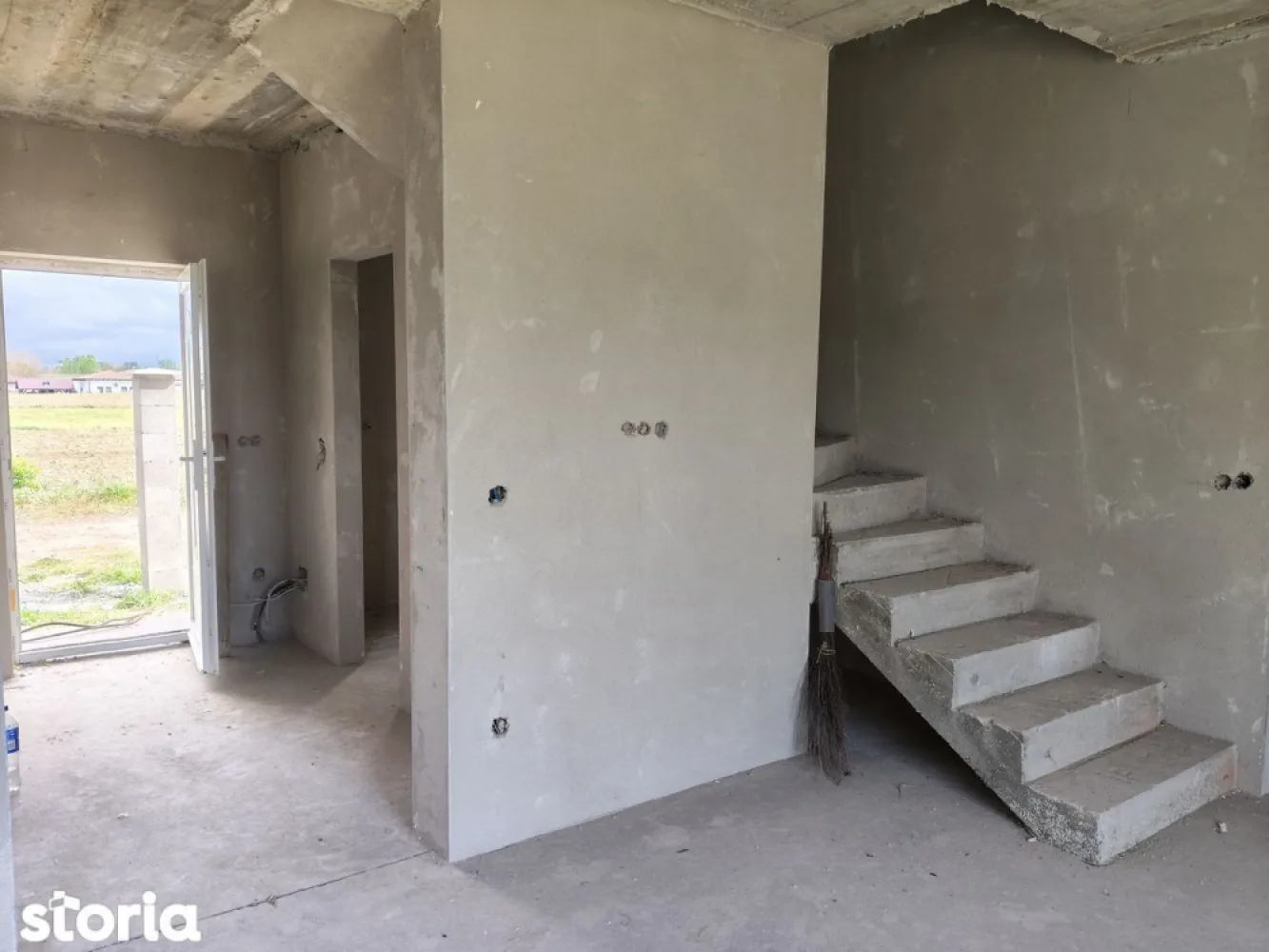 Casa Nouă de vânzare - Casă de 125 M2, parter+etaj, suprafață teren 300 M2,4 camere,salon, bucătărie deschisă americană, 2 bai , garaj cu acces direct din salon, zonă liniștită, cartier de case in apropierea digului Someșului la 100m .Finisată exterior iar interior la gri.Preț ușor negociabil }}