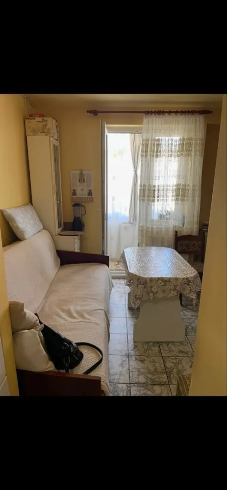 Vand Garsoniera / in zona micro 17 - Agentia imobiliara BRASADAS vinde garsonieră in zona Ostrovului Etaj 3/4 Suprafața 36 mp Termopan Klima La cerere se poate lasa mobilat s-au ne mobilat. Www.brasadas.com. }}