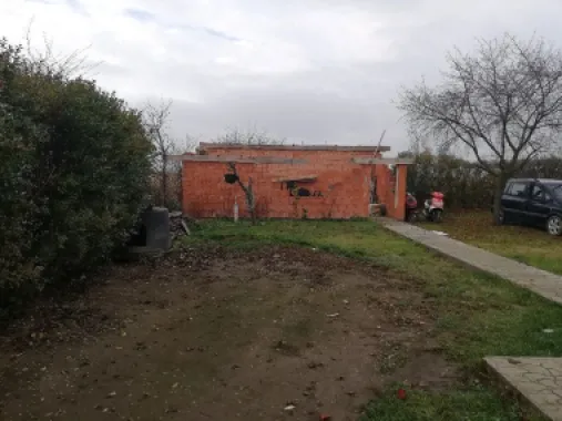 BRASADAS vinde casa cu teren 10 ari in zona Odoreului.