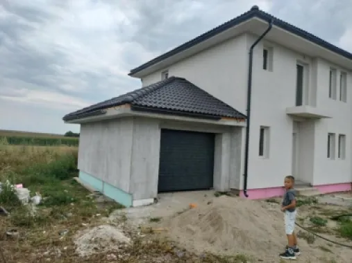 CASA NOUA IN GRI DE VANZARE