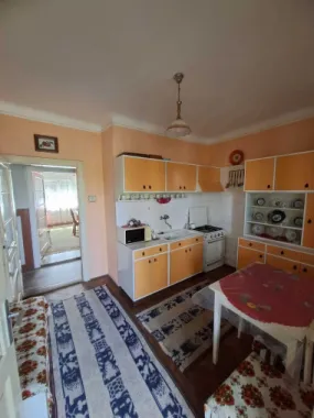 BRASADAS vinde casa cu etaj in zona Bercu Rosu.