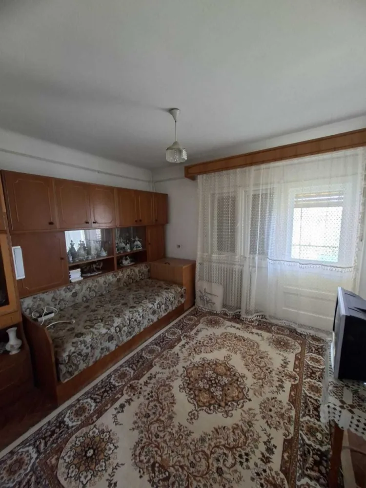 BRASADAS vinde casa cu etaj in zona Bercu Rosu.